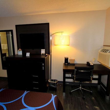 Super 8 By Wyndham Lenexa Overland Park Area/Mall Area Bagian luar foto