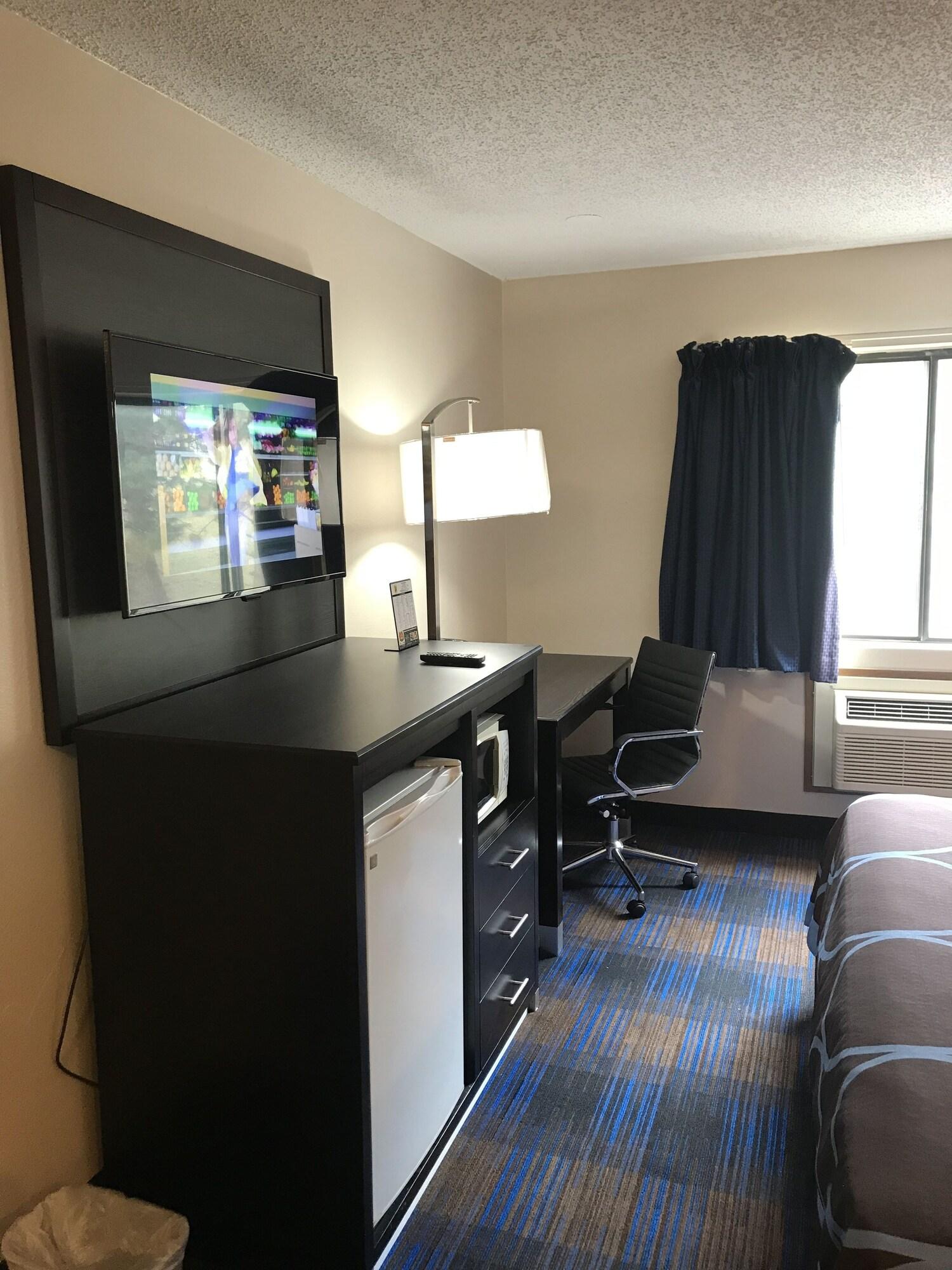 Super 8 By Wyndham Lenexa Overland Park Area/Mall Area Bagian luar foto
