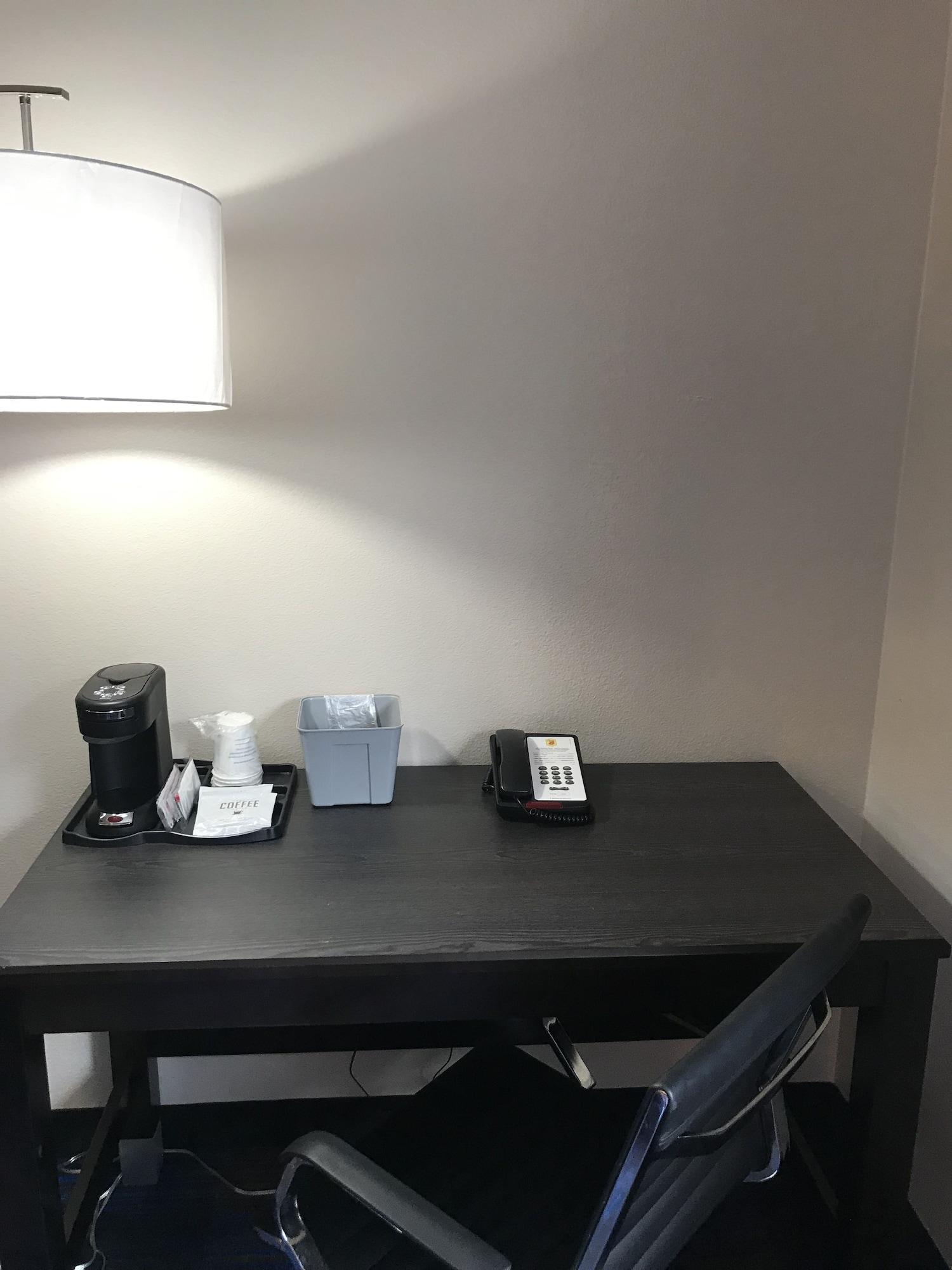 Super 8 By Wyndham Lenexa Overland Park Area/Mall Area Bagian luar foto