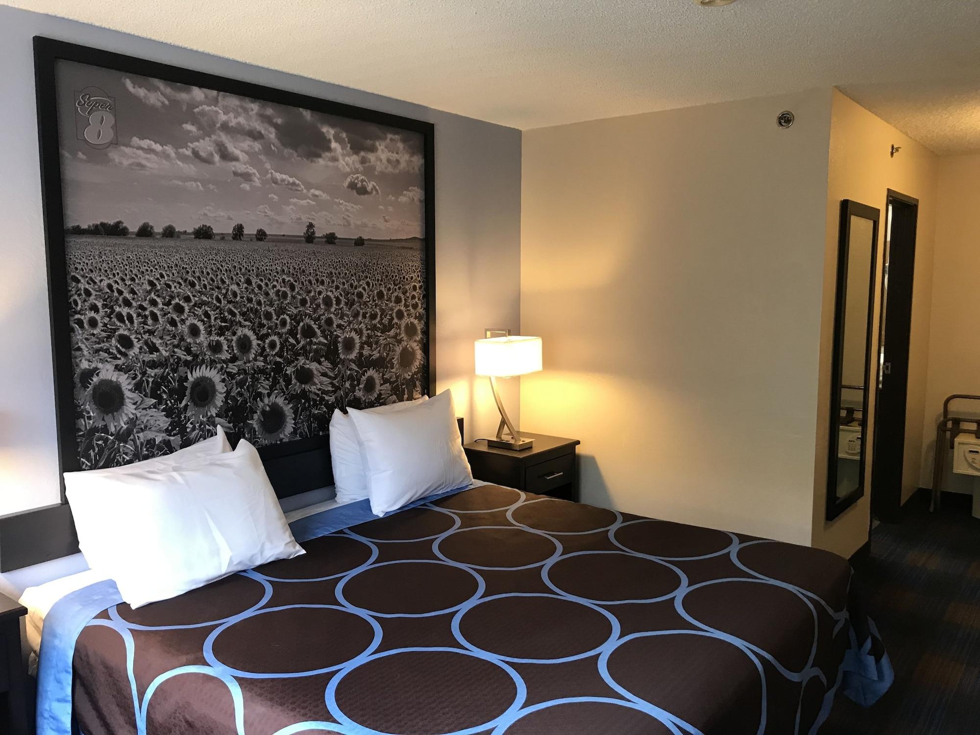 Super 8 By Wyndham Lenexa Overland Park Area/Mall Area Bagian luar foto