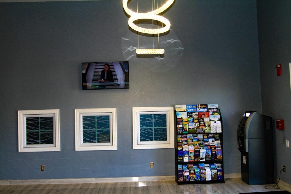 Super 8 By Wyndham Lenexa Overland Park Area/Mall Area Bagian luar foto