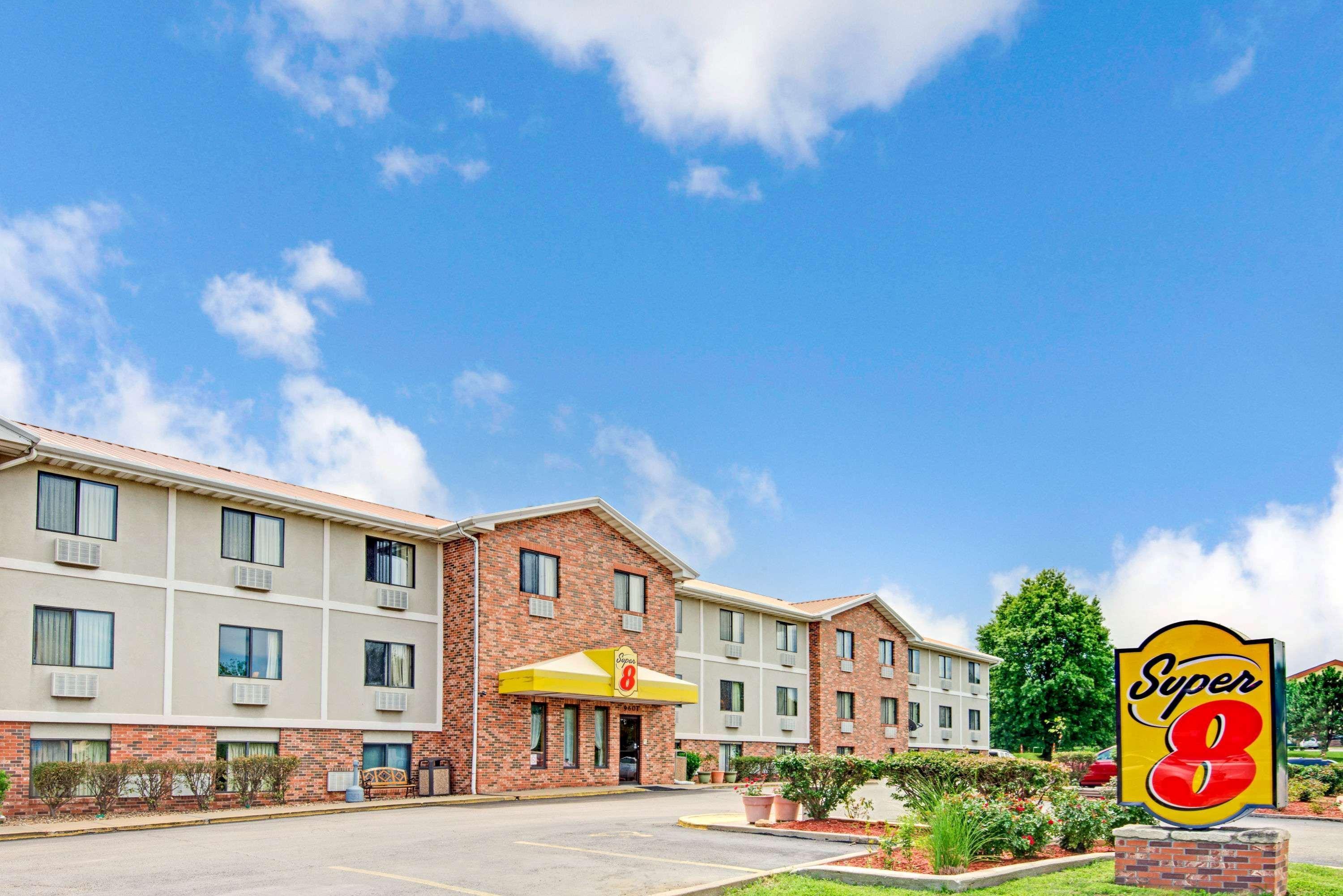 Super 8 By Wyndham Lenexa Overland Park Area/Mall Area Bagian luar foto