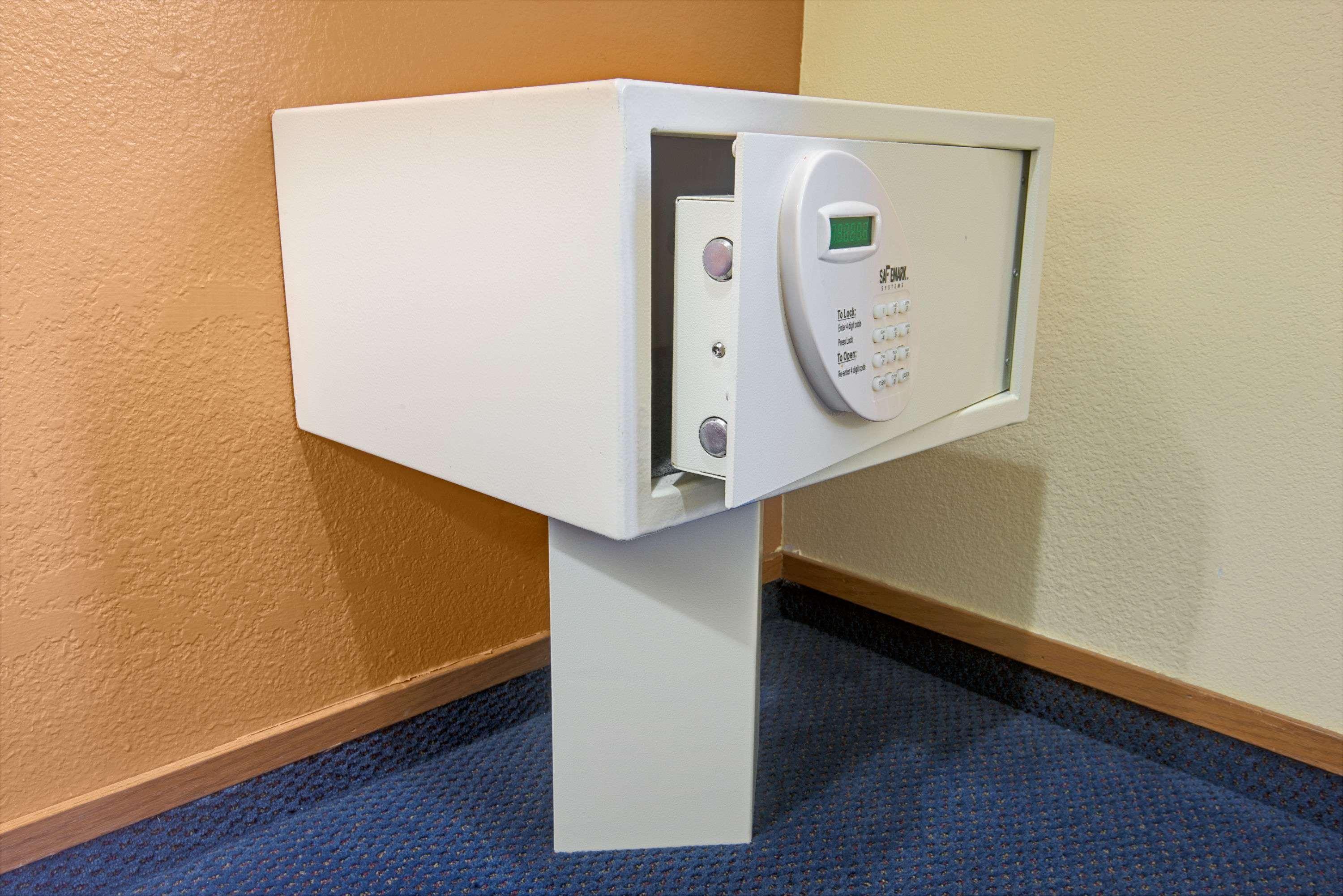 Super 8 By Wyndham Lenexa Overland Park Area/Mall Area Bagian luar foto
