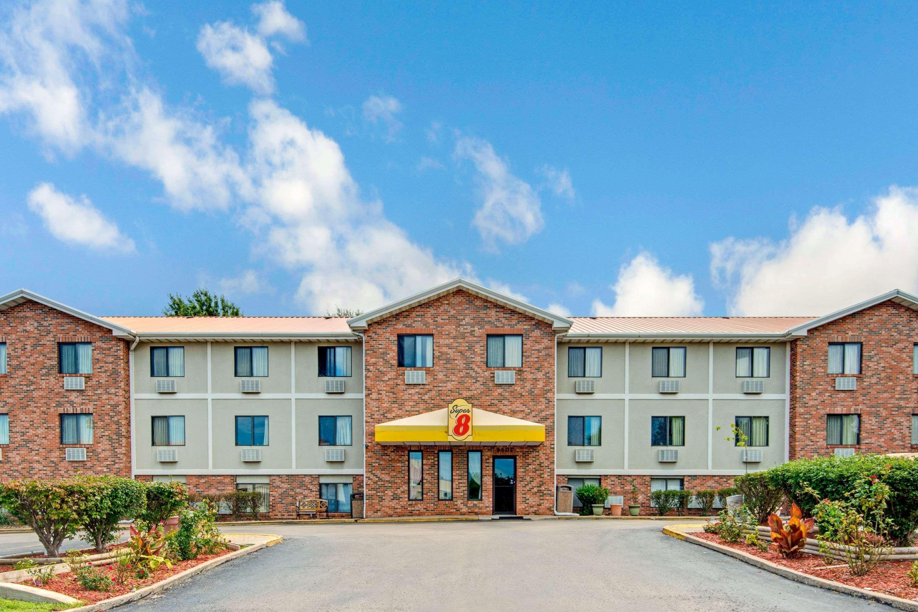 Super 8 By Wyndham Lenexa Overland Park Area/Mall Area Bagian luar foto