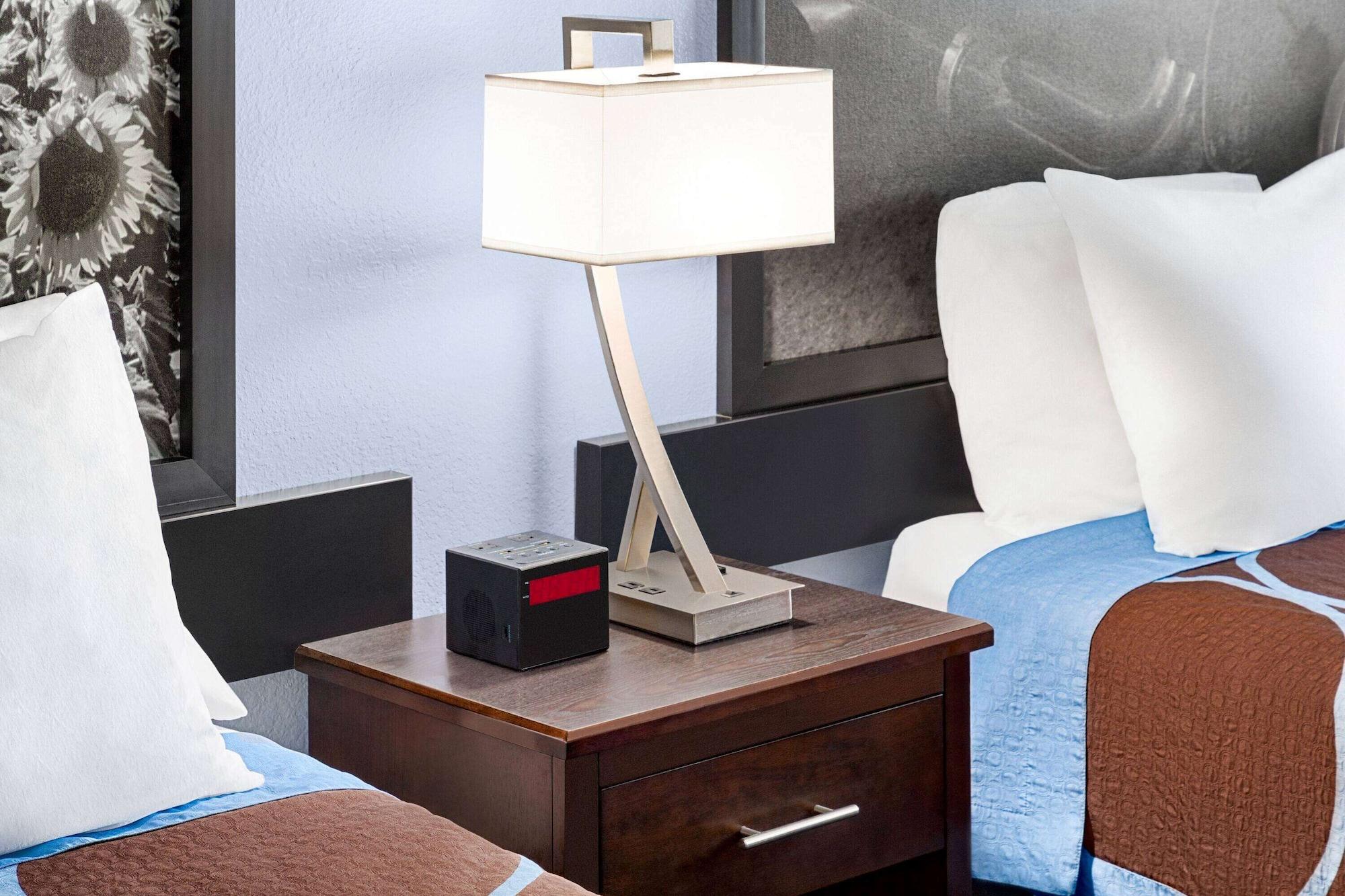 Super 8 By Wyndham Lenexa Overland Park Area/Mall Area Bagian luar foto
